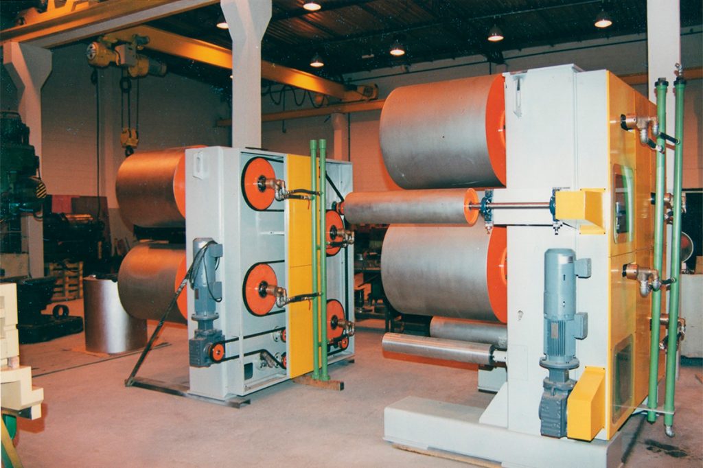 EQUIPAMENTO PARA TRANSFERIR CARCAÇAS NA MÁQUINA DE CONSTRUÇÃO DE PNEUS