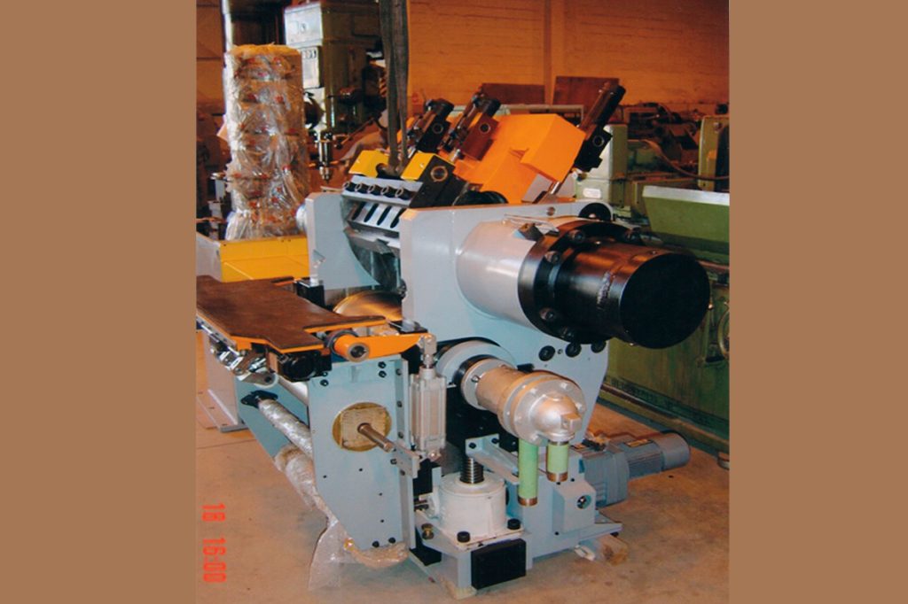 Extrusora para Fabricação de Bandina de Rodagem